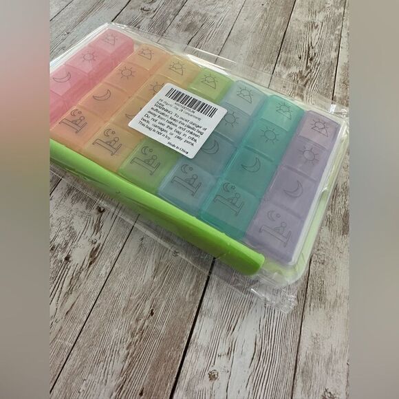 Daily Pill Box 4 Times a Day Pil Organizer Monthly Pill Case - Picture 2 of 7